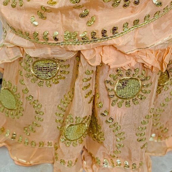 Embroidered shirt,dupatta and lehanga - Picture 2 of 15